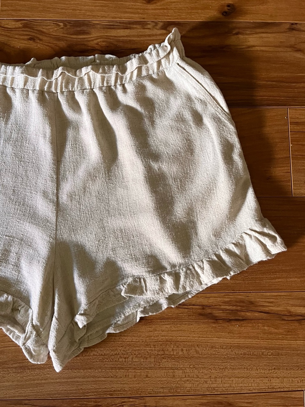 Neuflora Ruffle Cream Linen Shorts Medium - Picture 10 of 11